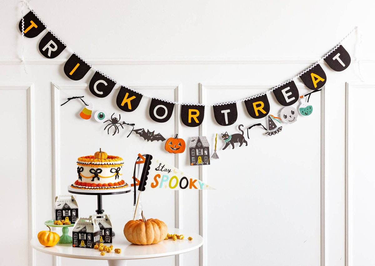 SPS1302 - Trick or Treat Felt Banner