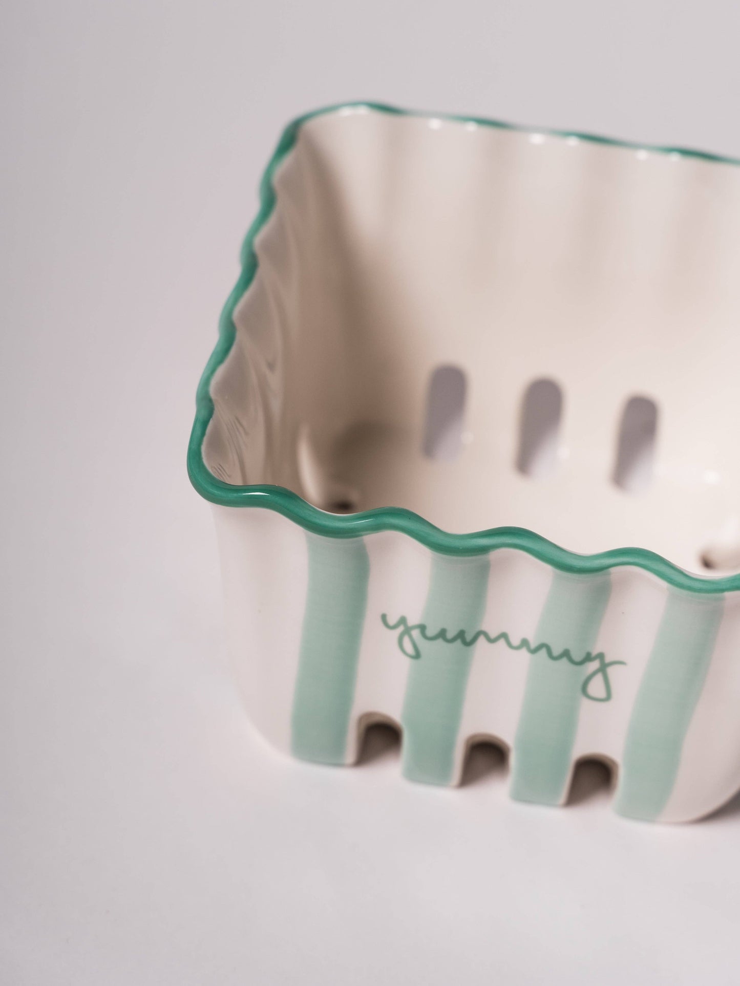 Kinsey Scallop Mini Berry Basket