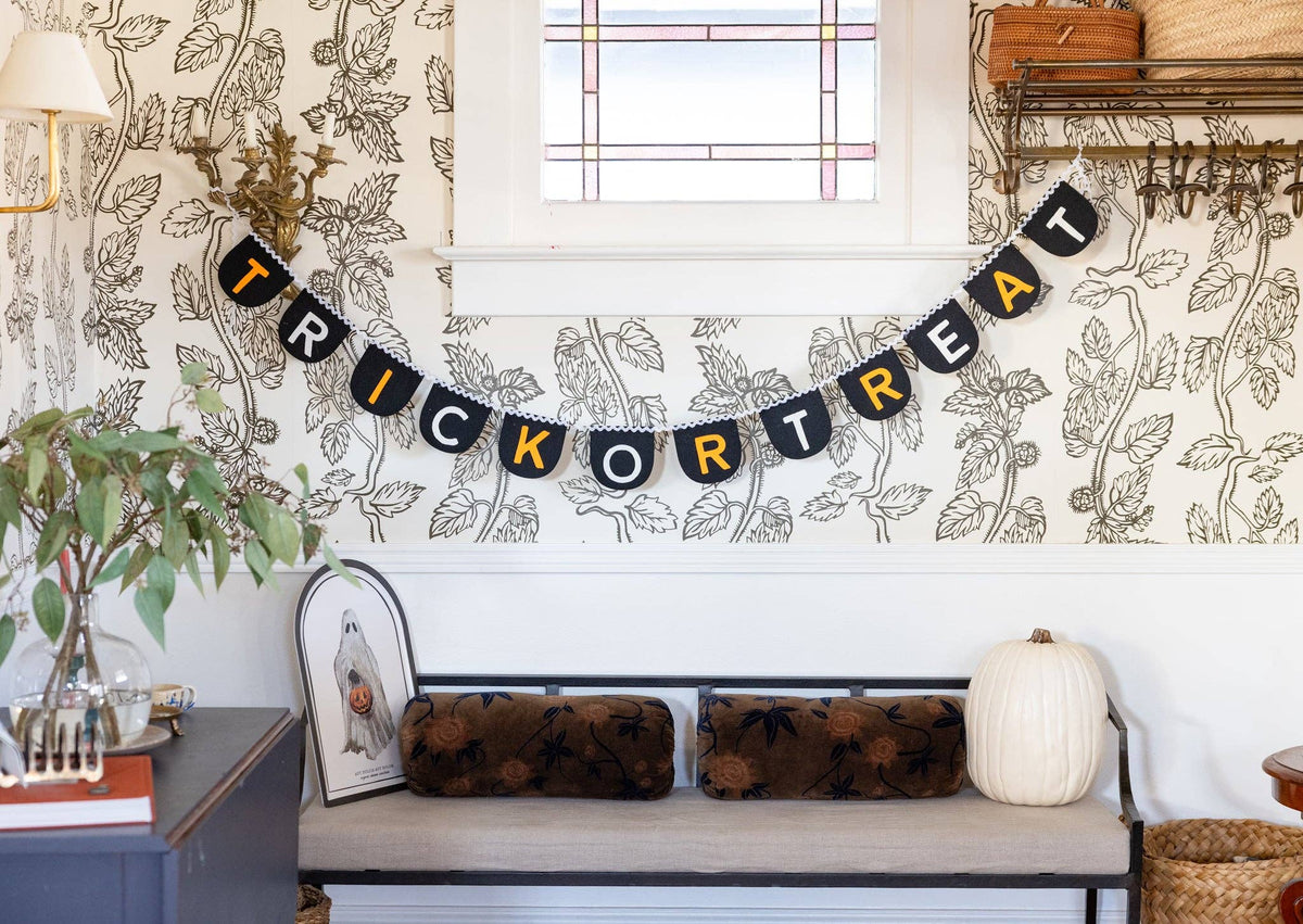 SPS1302 - Trick or Treat Felt Banner