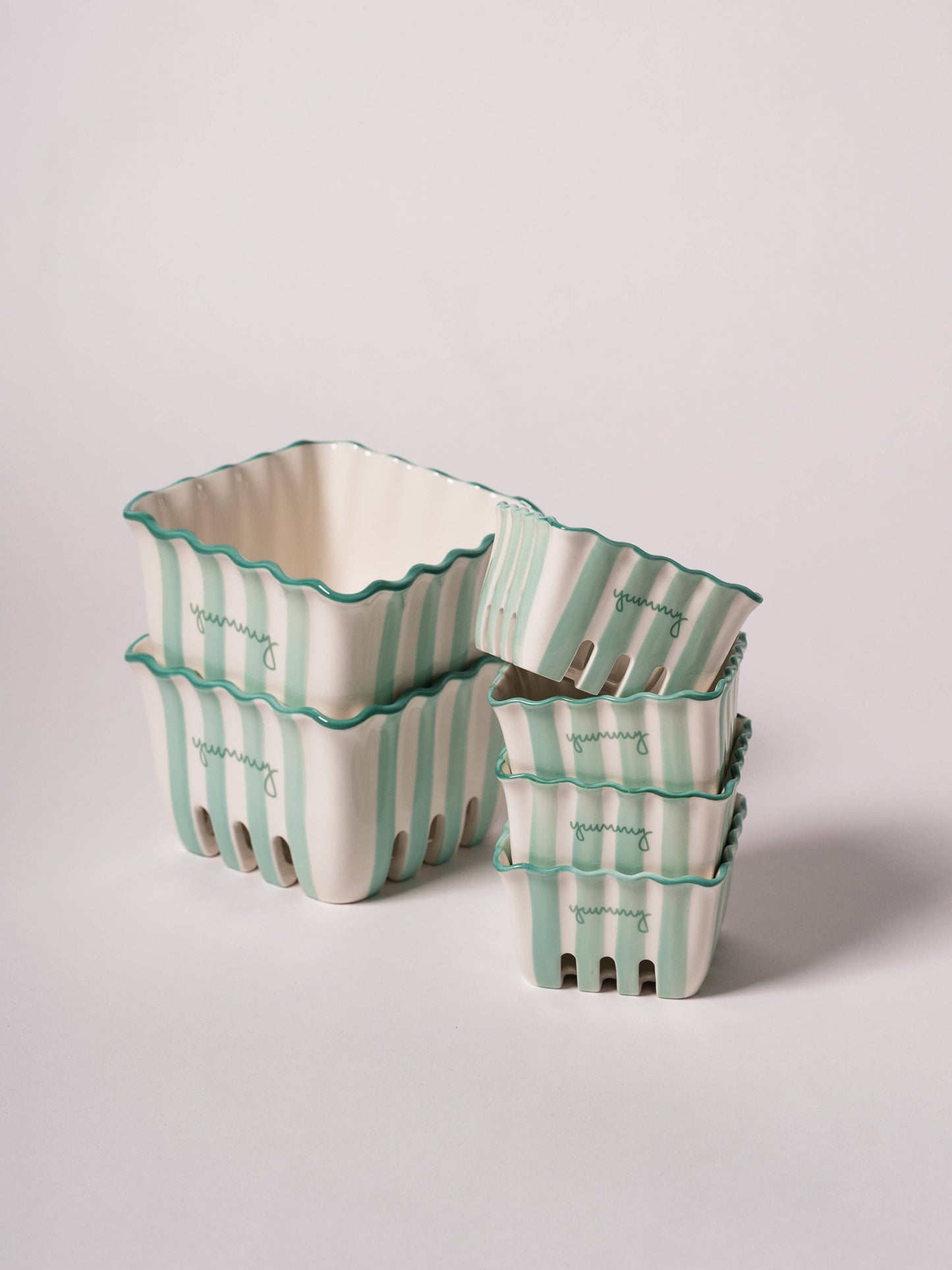 Kinsey Scallop Large Berry Basket