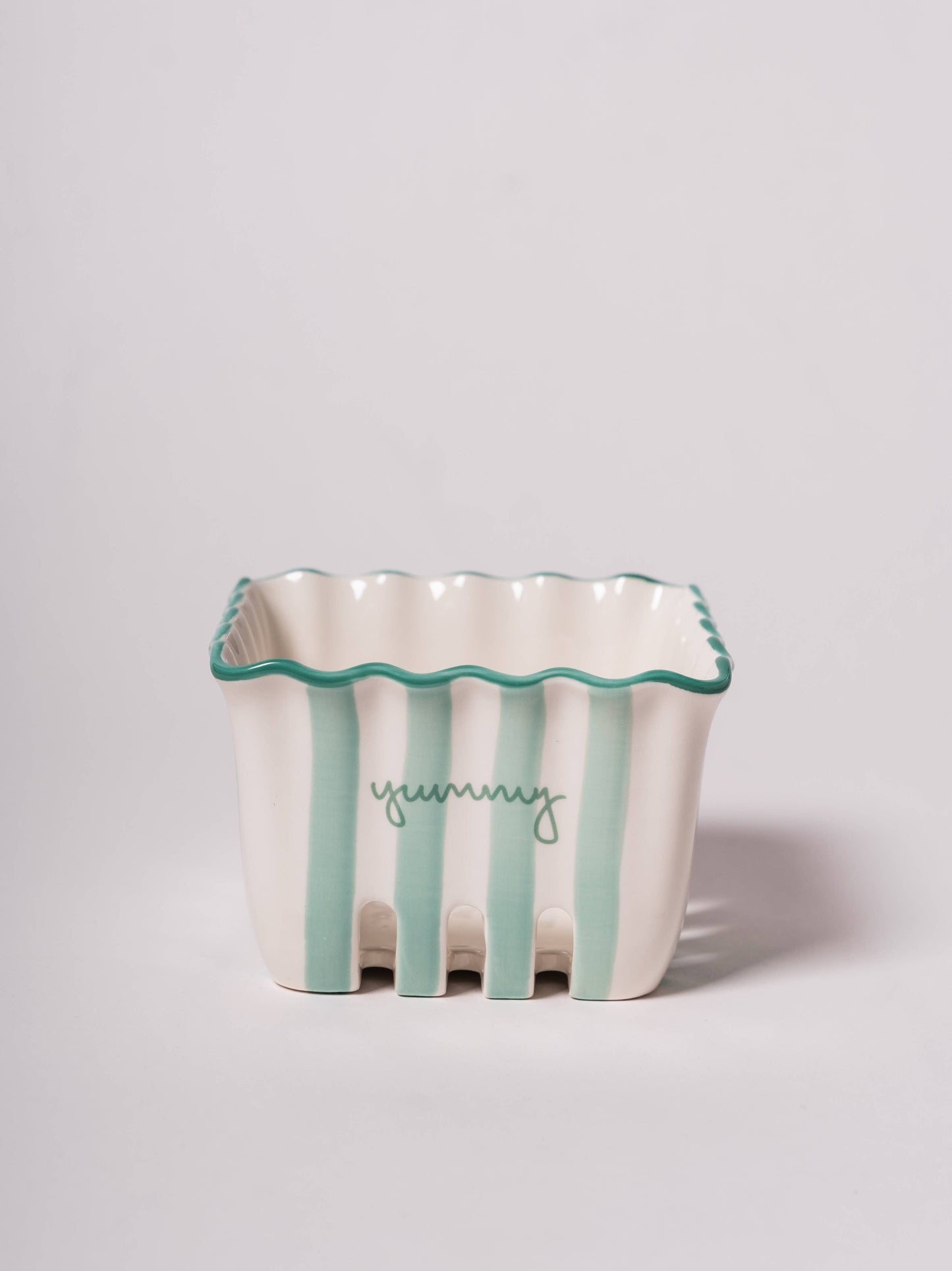 Kinsey Scallop Large Berry Basket