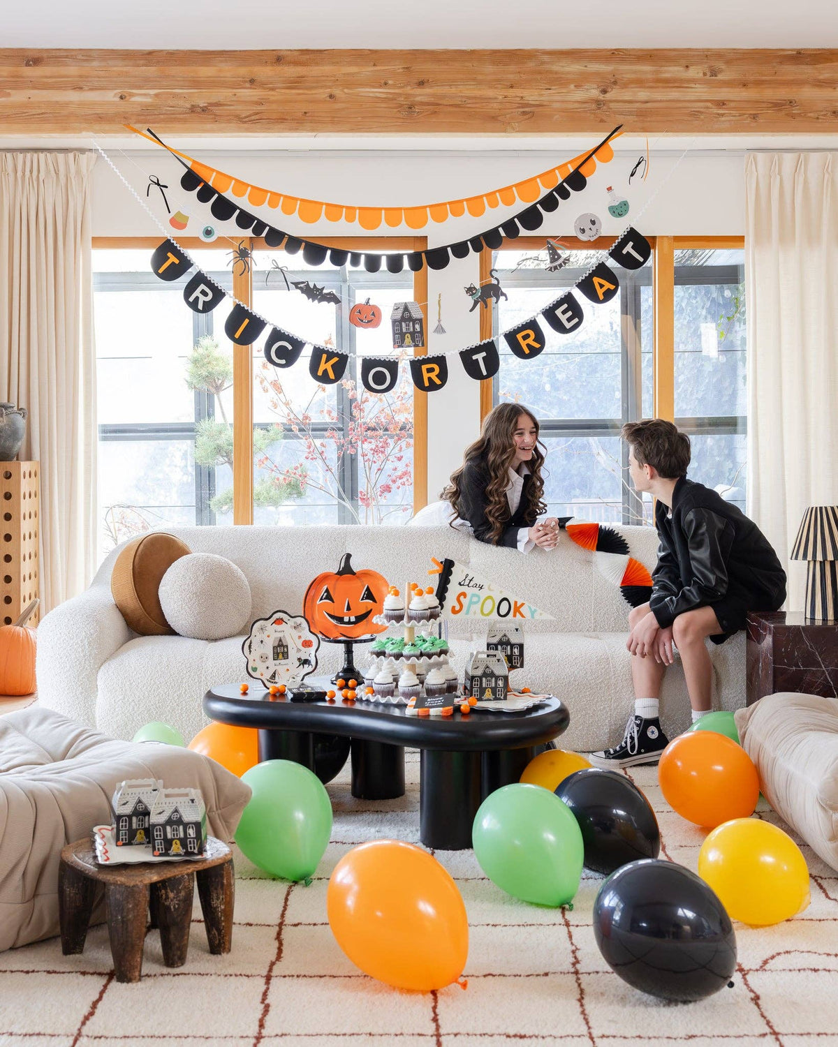 SPS1302 - Trick or Treat Felt Banner